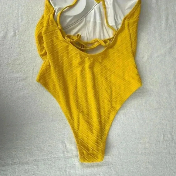 NEW One Piece Swimsuit Size M Yellow Ruffle Lace Up Back V-Neck Boho Whimsy - Picture 7 of 8